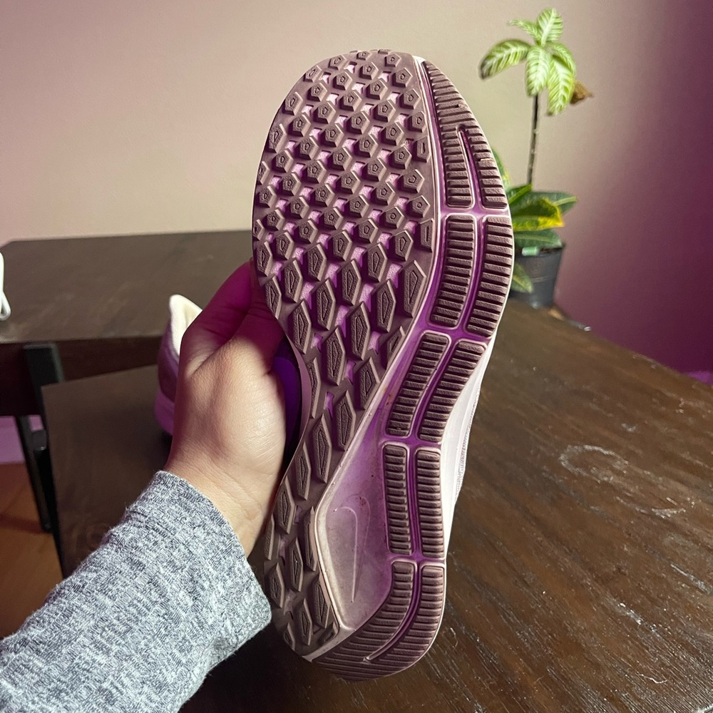 Nikes - Picture 4 of 4